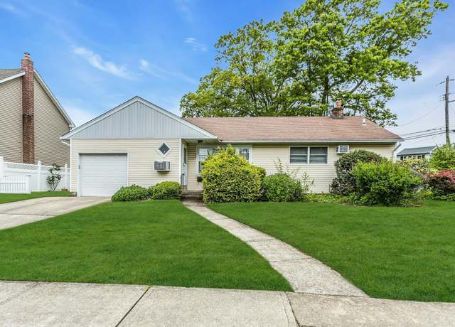 Property at 260 Cartwright Blvd, Massapequa Park, NY 11762, 3 beds, 2 baths