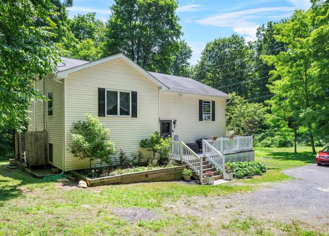 Property at 307 Oak Ln, Newburgh, NY 12550, 4 beds, 2 baths