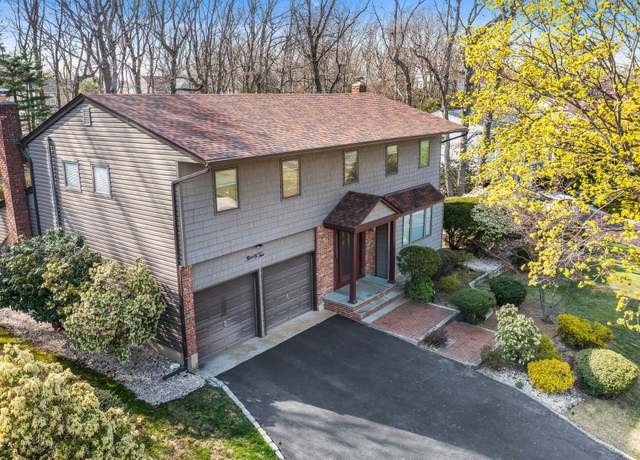 Property at 92 Twin Oaks Dr, Kings Park, NY 11754, 4 beds, 2.5 baths