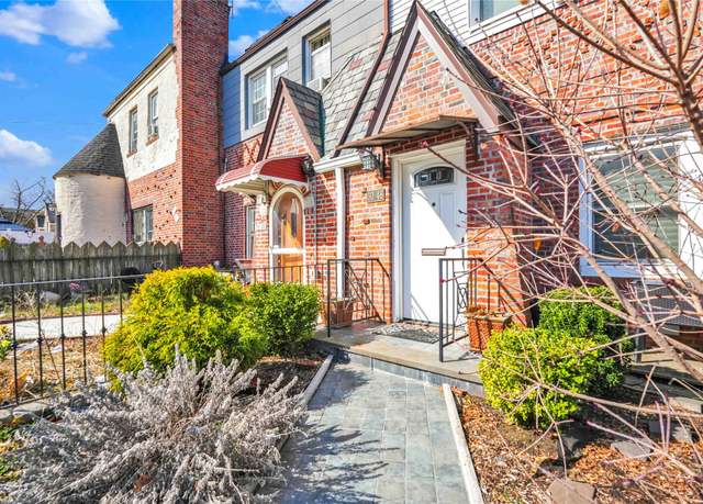 Property at 3048 90th St, East Elmhurst, NY 11369, 3 beds, 2.5 baths