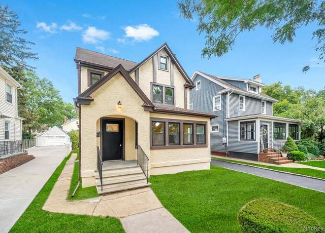 Property at 103 Calla Ave, Floral Park, NY 11001, 5 beds, 2.5 baths