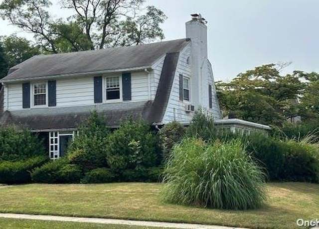 Property at 218-04 40th Ave, Bayside, NY 11361, 3 beds, 1.5 baths