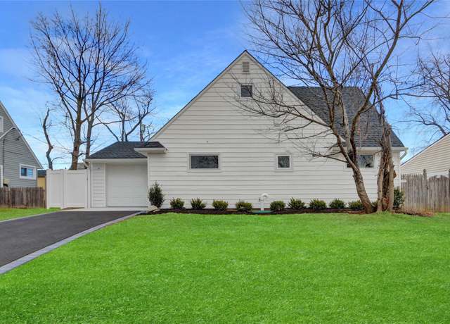 Property at 43 Deep Ln, Wantagh, NY 11793, 4 beds, 2 baths