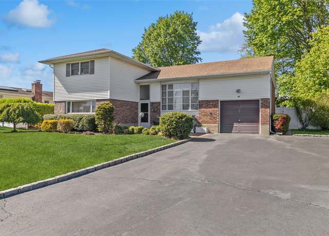 Property at 56 Hayrick Ln, Commack, NY 11725, 4 beds, 1.5 baths