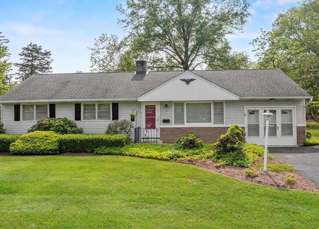 Property at 12 Eisenhower Dr, Middletown, NY 10940, 3 beds, 1 bath