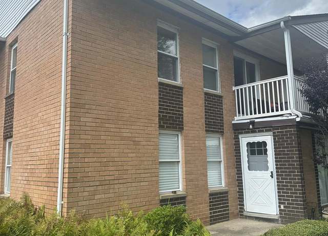Property at 105 Artist Lake Dr, Middle Island, NY 11953, 2 beds, 2.5 baths