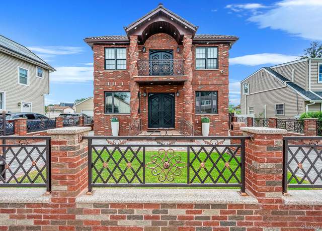 Property at 183 Arthur Ave, Floral Park, NY 11001, 5 beds, 3 baths