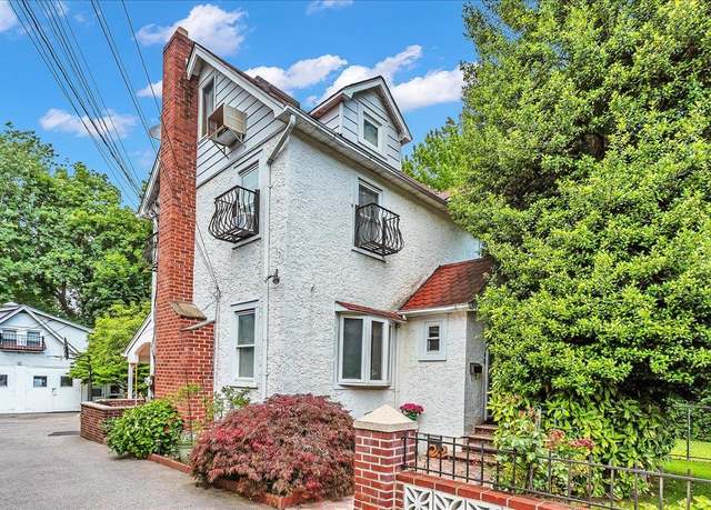 Property at 21 Hayden Ave, Great Neck, NY 11024, 5 beds, 2 baths