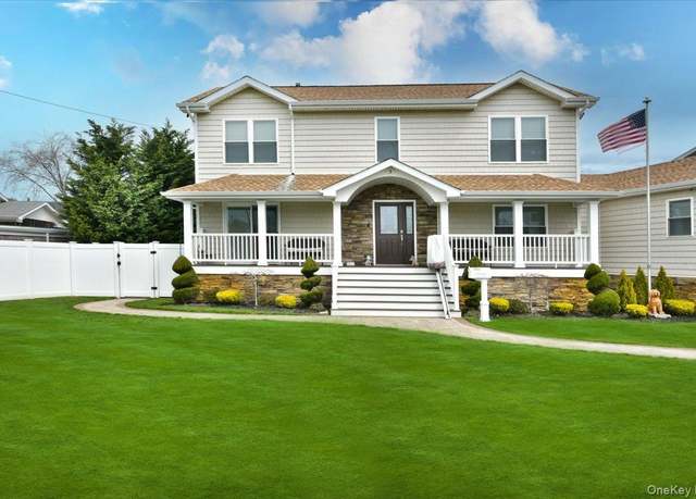 Property at 3 Neptune Pl, Massapequa, NY 11758, 5 beds, 3 baths