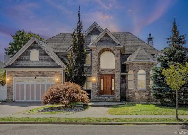 Property at 4 Sutton Pl, Massapequa, NY 11758, 4 beds, 1.5 baths