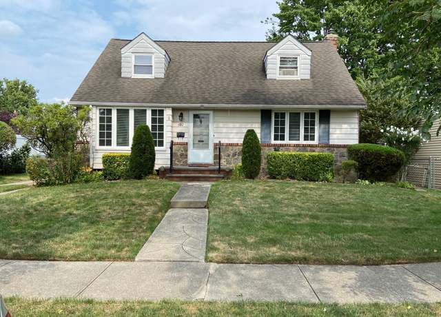 Property at 102 Schumacher Dr, New Hyde Park, NY 11040, 4 beds, 2 baths