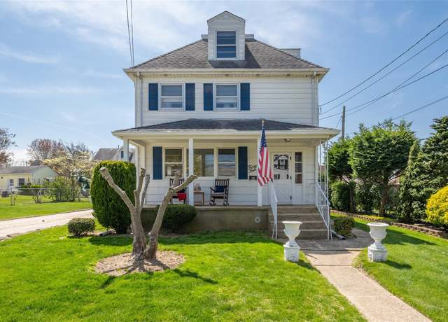 Property at 44 Avenue B, Port Washington, NY 11050, 3 beds, 1.5 baths
