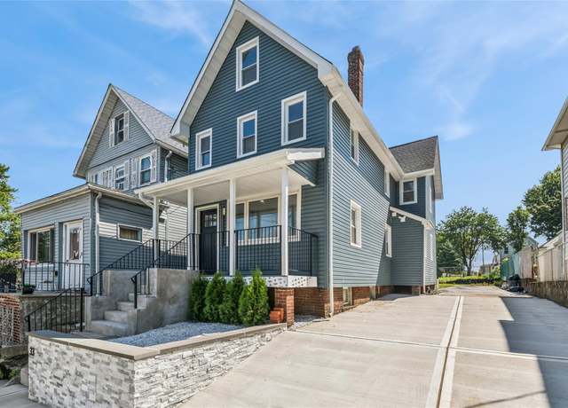 Property at 33 Erastina Pl, Staten Island, NY 10303, 3 beds, 3 baths
