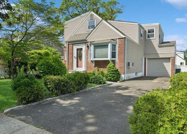 Property at 37 Remson St, Valley Stream, NY 11580, 4 beds, 3 baths