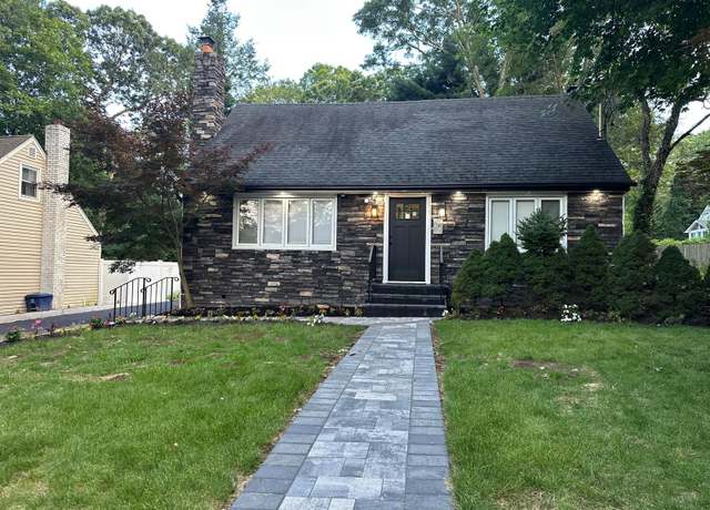 Property at 18 Davis St, Melville, NY 11747, 3 beds, 3 baths