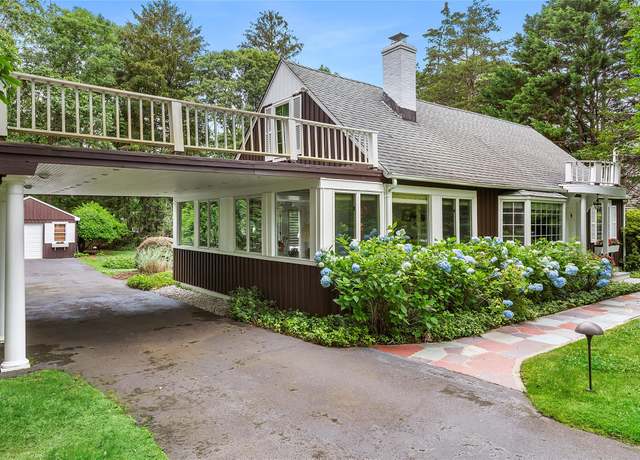 Property at 22 Turtle Cove Dr, Southampton, NY 11968, 3 beds, 2 baths