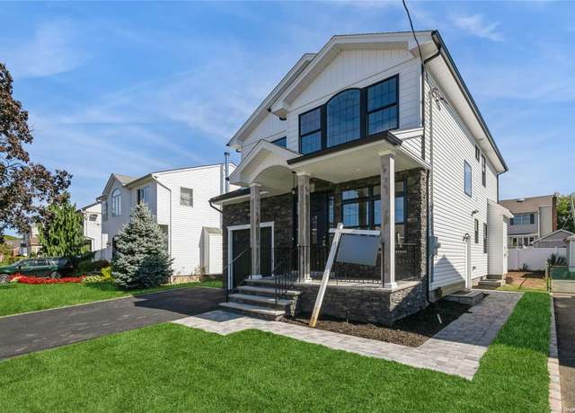 Property at 5 22nd St, Jericho, NY 11753, 4 beds, 2.5 baths