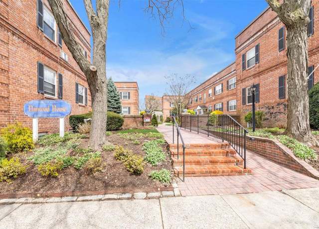 Property at 21 S Village Ave #3, Rockville Centre, NY 11570, 1 bed, 1 bath