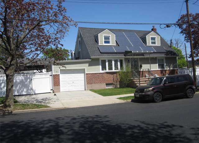 Property at 7 John Pl, Roosevelt, NY 11575, 6 beds, 4 baths