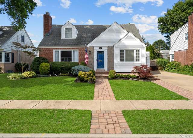 Property at 39 Gateway, Rockville Centre, NY 11570, 3 beds, 2 baths
