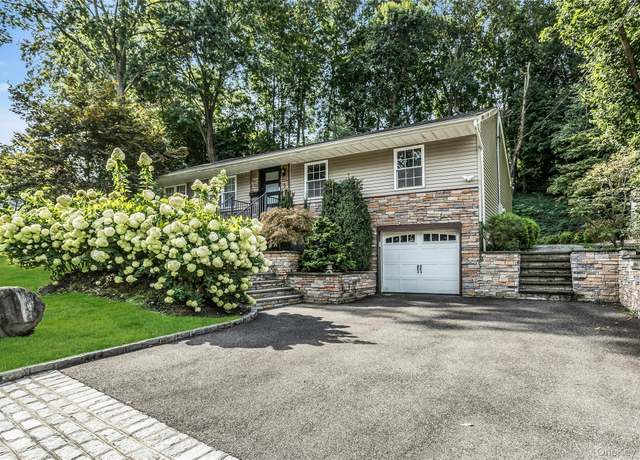 Property at 5 Meadowfield Ln, Glen Cove, NY 11542, 3 beds, 2 baths