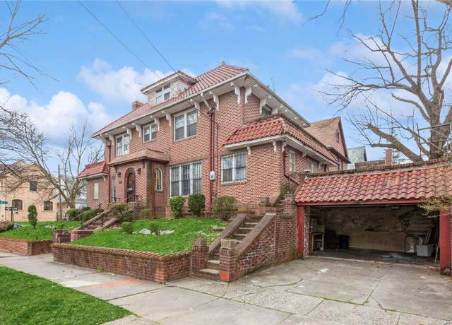 Property at 84-72 151st St, Briarwood, NY 11432, 4 beds, 4 baths