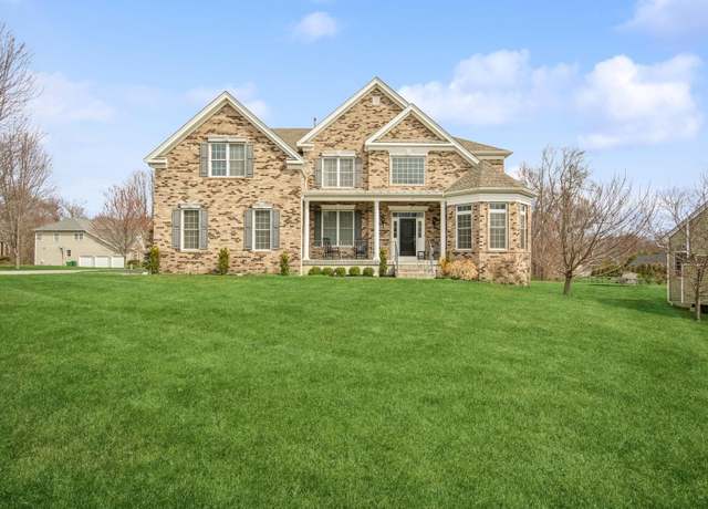 Property at 18 Chestnut St, Hopewell Junction, NY 12533, 4 beds, 3.5 baths