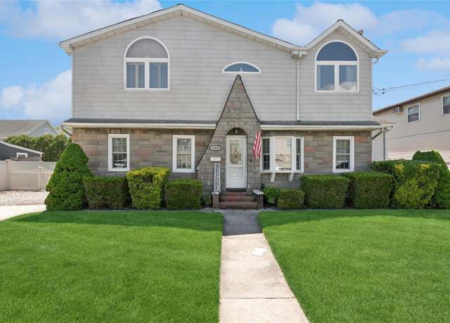 Property at 183 N Greene Ave, Lindenhurst, NY 11757, 7 beds, 3 baths