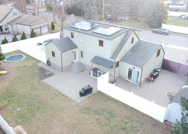 Property at 5 Kahn Ln, West Babylon, NY 11704, 4 beds, 2 baths