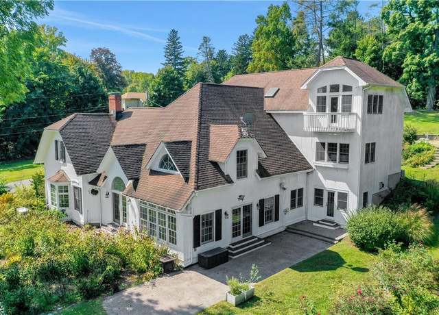 Property at 18 Downing Ave, Newburgh, NY 12550, 5 beds, 3.5 baths