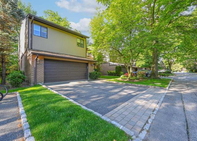 Property at 16 Wimbledon Dr, Roslyn, NY 11576, 3 beds, 2.5 baths