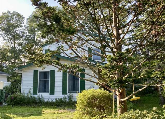 Property at 17 Lee Pl, Mastic, NY 11950, 5 beds, 2 baths