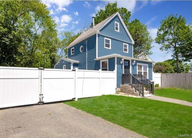 Property at 74 E Suffolk Ave, Central Islip, NY 11722, 4 beds, 3 baths