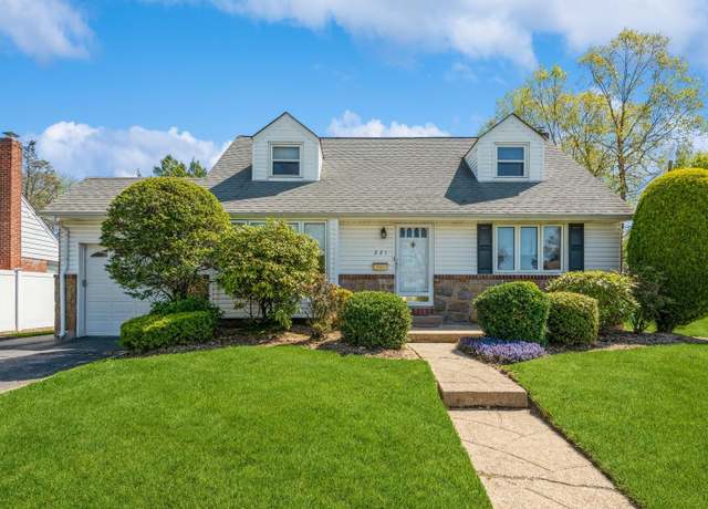 Property at 221 Wickshire Dr, East Meadow, NY 11554, 4 beds, 2 baths