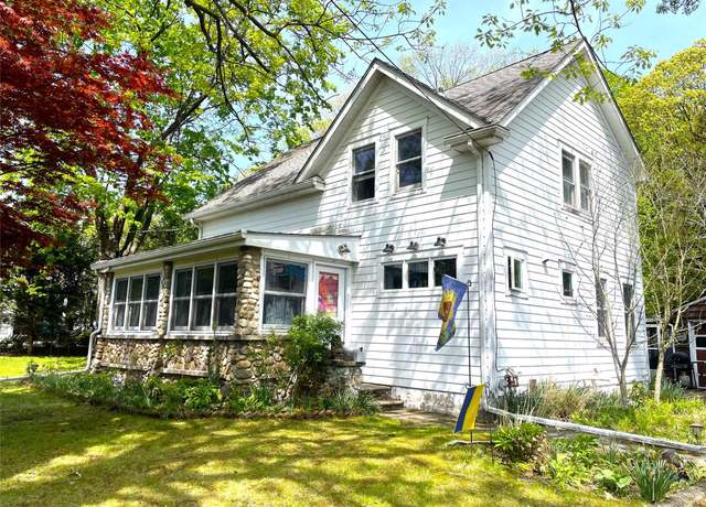 Property at 86 Swannekin Rd, Blauvelt, NY 10913, 2 beds, 2 baths