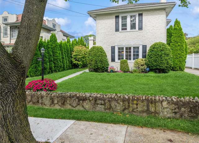 Property at 23 Fraser St, Pelham, NY 10803, 3 beds, 1.5 baths