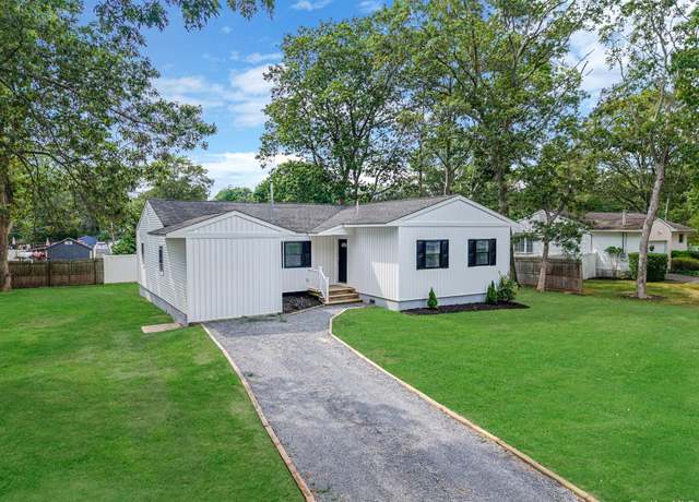 Property at 220 Peekskill Ave, Medford, NY 11763, 4 beds, 2 baths
