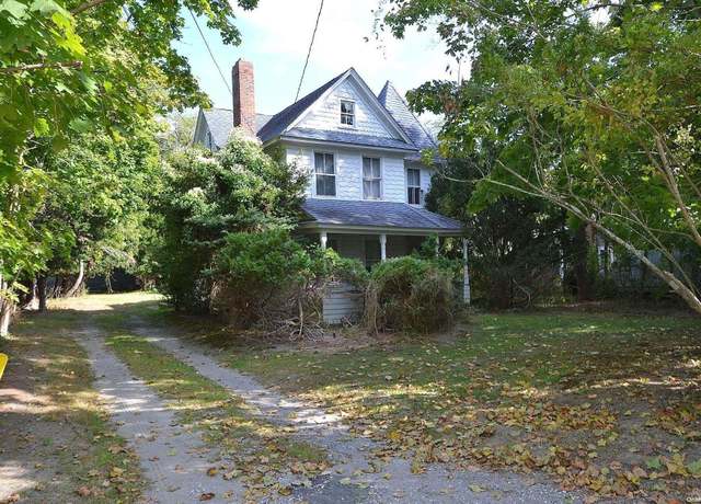 Property at 6 River Ave, Eastport, NY 11941, 3 beds, 2 baths
