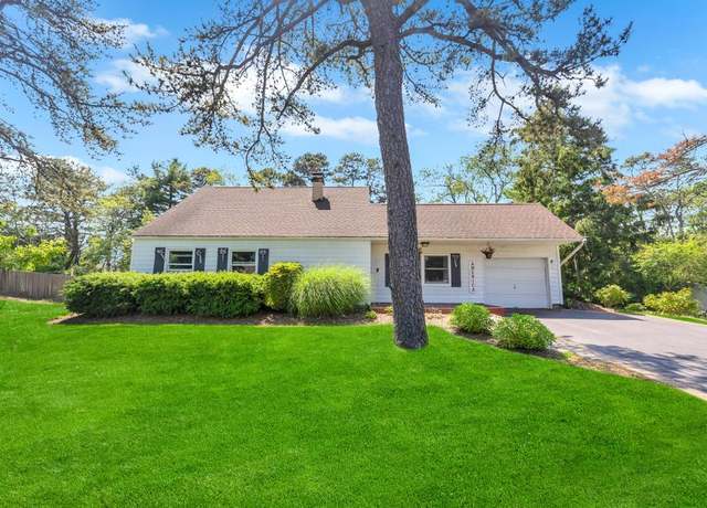 Property at 30 Redpine Dr, Medford, NY 11763, 3 beds, 1 bath