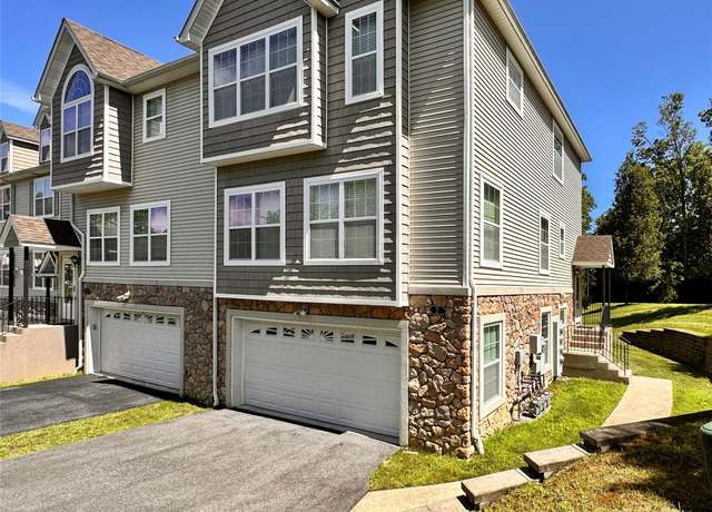 Property at 2 Peter Turner Rd, Monroe, NY 10950, 2 beds, 3 baths