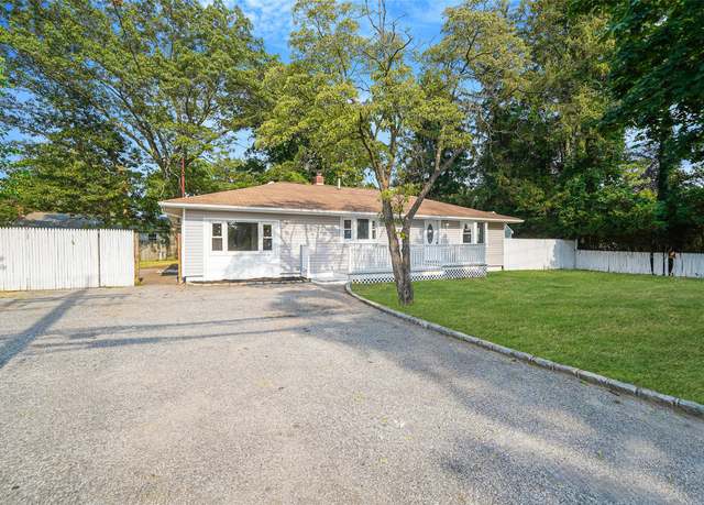 Property at 67 Saxon Ave, Bay Shore, NY 11706, 4 beds, 1.5 baths