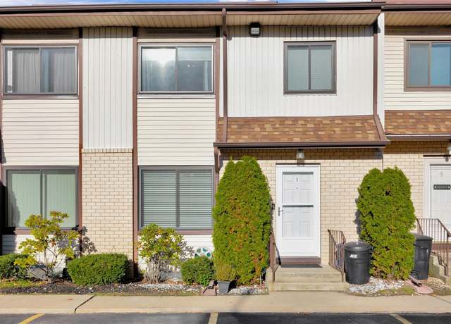 Property at 15 Franklin Pl #4, Oceanside, NY 11572, 3 beds, 1.5 baths