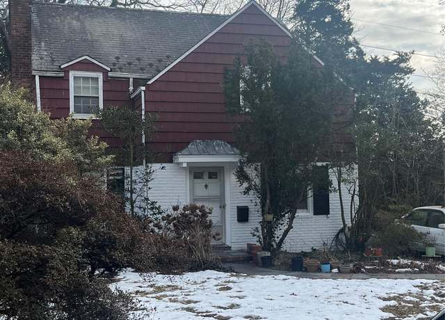 Property at 14 Winthrop Rd, Port Washington, NY 11050, 3 beds, 1.5 baths