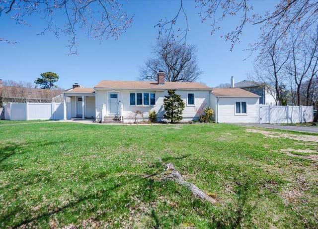 Property at 35 Saint Nicholas Ave, Smithtown, NY 11787, 3 beds, 2 baths