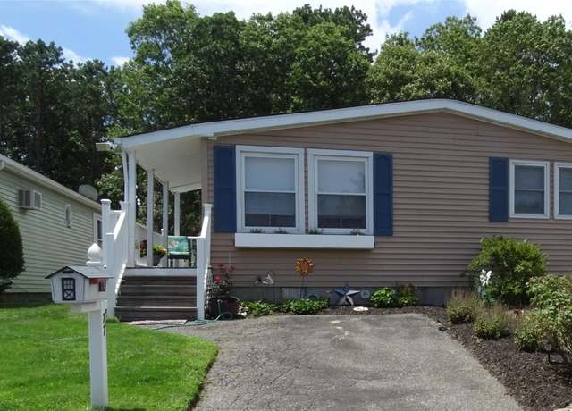 Property at 77 Village Cir W, Manorville, NY 11949, 2 beds, 1 bath