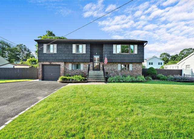 Property at 1583 5th St, West Babylon, NY 11704, 5 beds, 2 baths