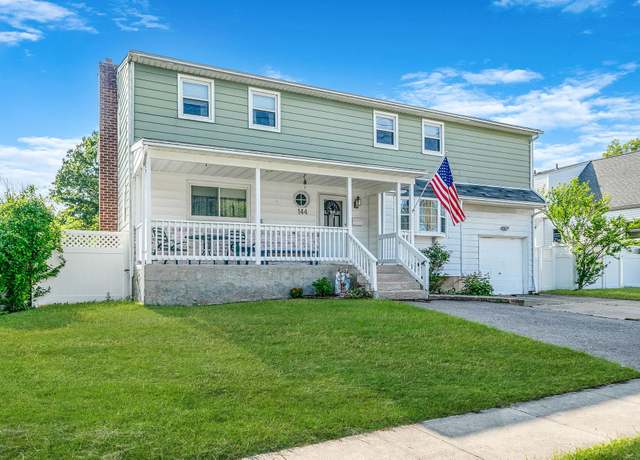 Property at 144 Roosevelt Ave, Massapequa Park, NY 11762, 5 beds, 2 baths