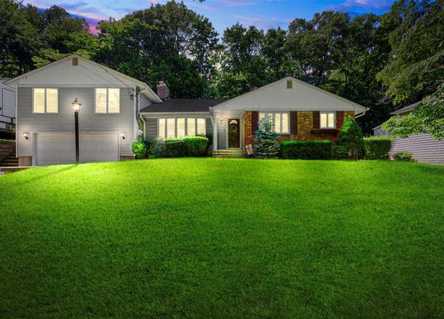 Property at 54 Bankside Dr, Centerport, NY 11721, 3 beds, 2 baths