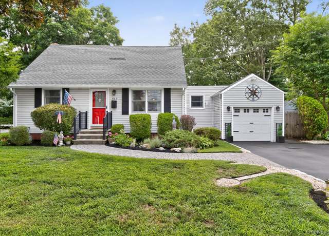 Property at 849 Udall Rd, West Islip, NY 11795, 4 beds, 2 baths