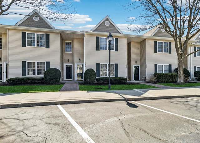 Property at 1082 Savoy Dr, Melville, NY 11747, 2 beds, 1.5 baths